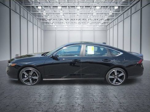 Used 2023 Honda Accord Sport image 2