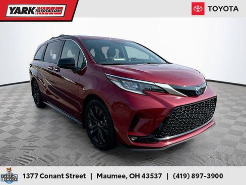 Certified 2024 Toyota Sienna XSE w/ XSE Plus Package FWD image 1
