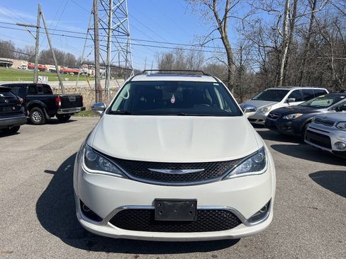 Used 2020 Chrysler Pacifica Limited image 8