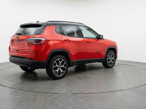 Used 2025 Jeep Compass Limited AWD/4WD image 7