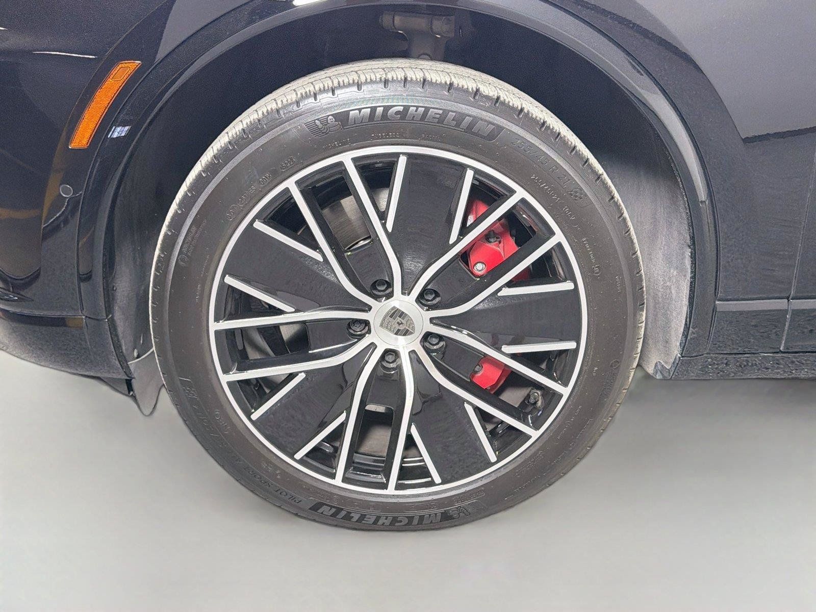 Certified 2025 Porsche Macan Turbo Electric AWD/4WD image 11
