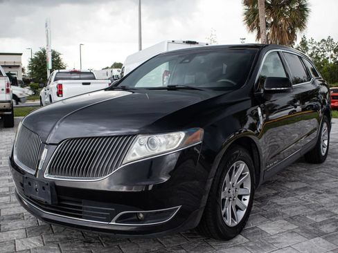 Used 2014 Lincoln MKT AWD image 3