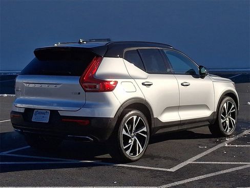 Used 2019 Volvo XC40 T5 R-Design image 6