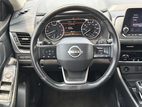 Used 2025 Nissan Rogue SV FWD image 23