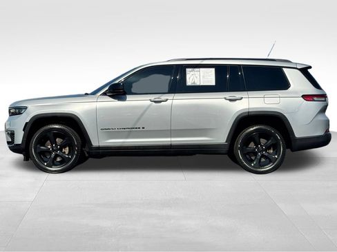 Used 2024 Jeep Grand Cherokee L Limited w/ Black Appearance Package AWD/4WD image 4