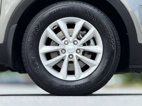 Used 2016 Kia Sorento FWD image 21