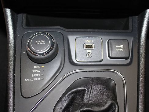 Certified 2020 Jeep Cherokee High Altitude AWD/4WD image 23