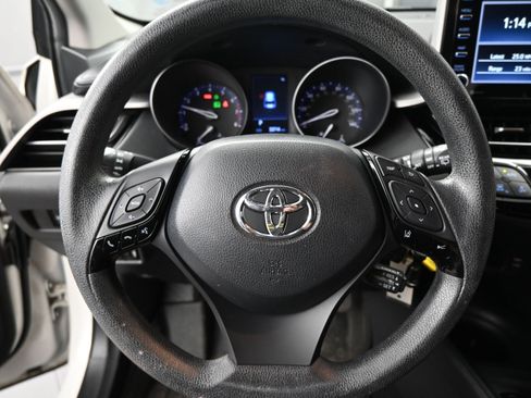 Used 2020 Toyota C-HR LE FWD image 11