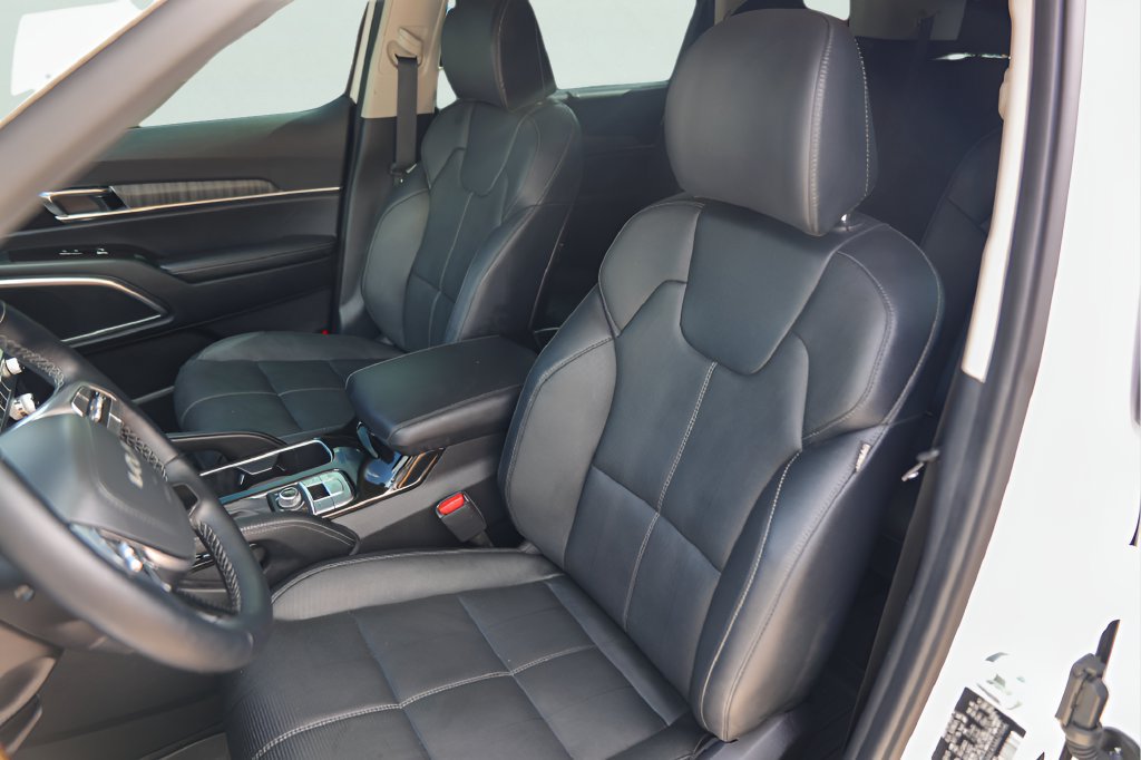 Used 2025 Kia Telluride SX w/ SX Captain's Chair Package AWD/4WD image 9