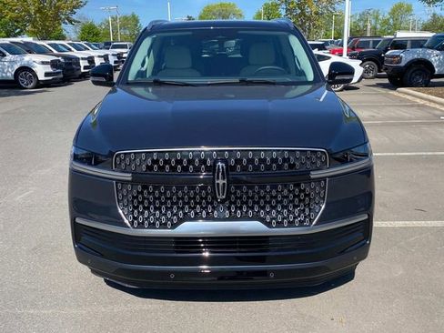 New 2026 Lincoln Navigator L Reserve AWD/4WD image 2