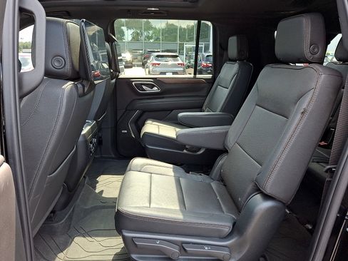 Used 2023 Chevrolet Suburban High Country AWD/4WD image 11