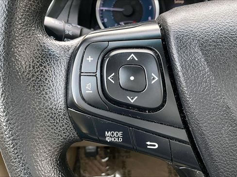 Used 2016 Toyota Camry LE image 17