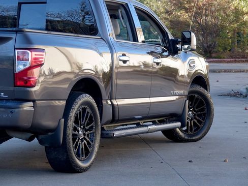 Used 2017 Nissan Titan SL w/ SL Towing Convenience Package image 34