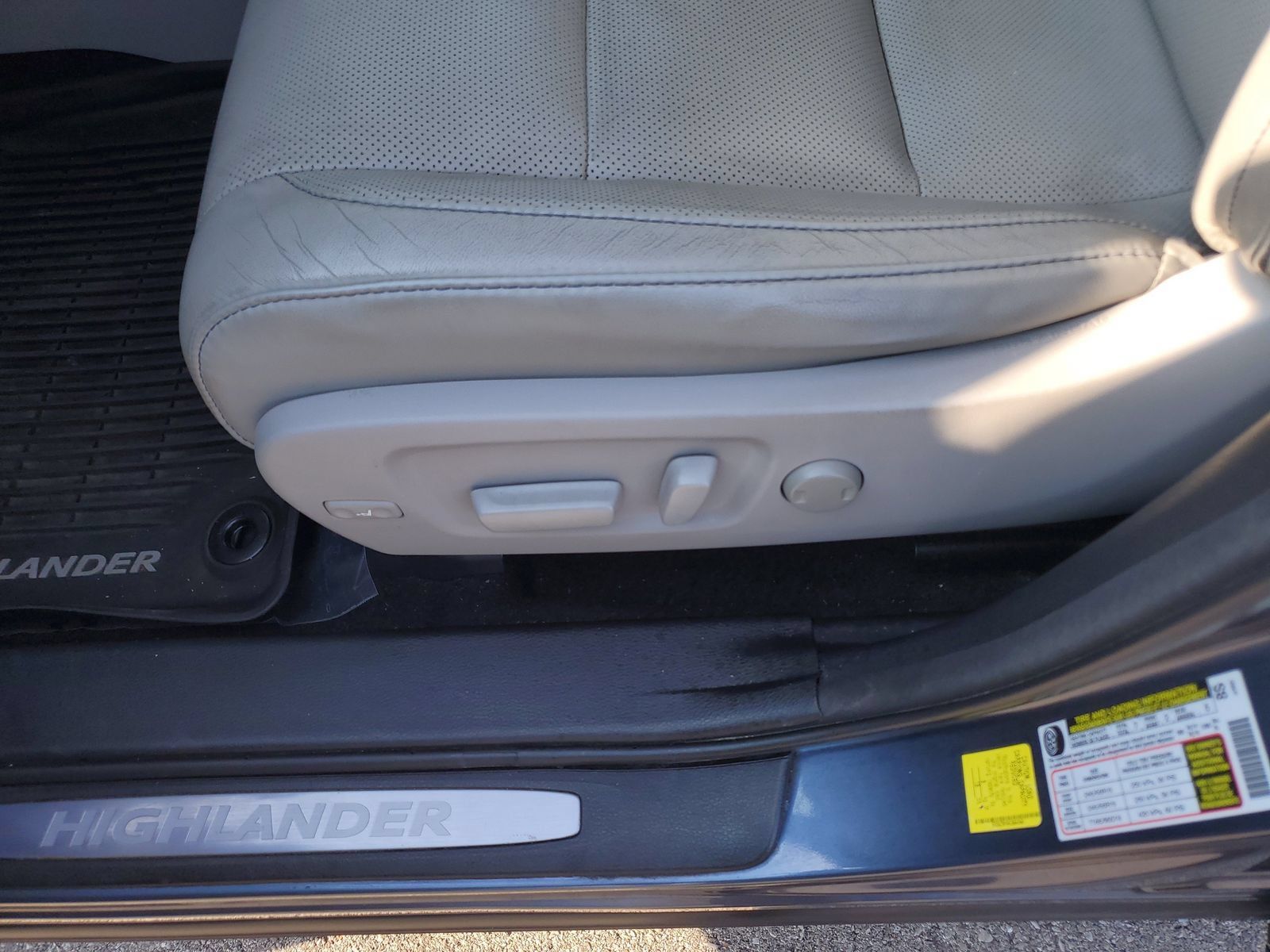 Used 2018 Toyota Highlander Limited AWD/4WD image 18