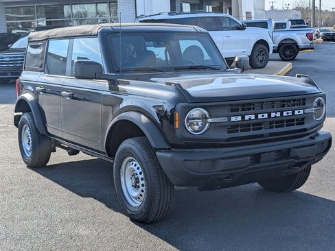 New 2025 Ford Bronco Base image 4