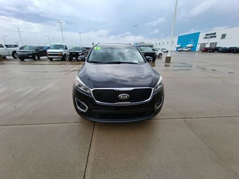 Used 2016 Kia Sorento LX image 2