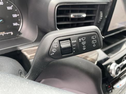 Used 2024 Ford Explorer Limited w/ Equipment Group 301A AWD/4WD image 16