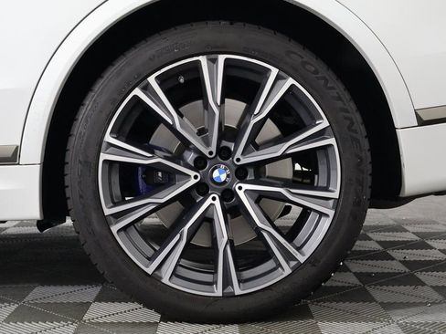 Used 2022 BMW X7 M50i w/ Cold Weather Package image 17