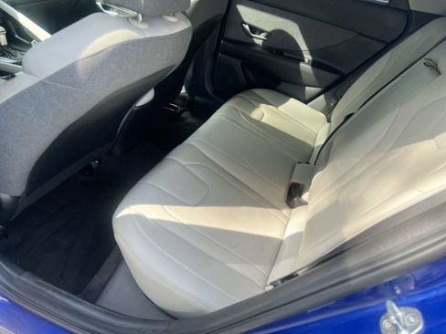 Used 2022 Hyundai Elantra Limited FWD image 23