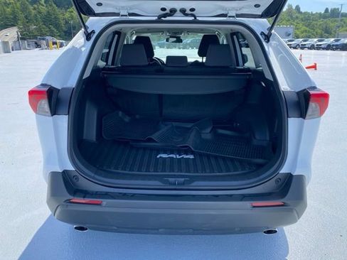 Used 2024 Toyota RAV4 XLE AWD/4WD image 9