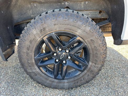 Used 2024 Chevrolet Silverado 1500 LT Trail Boss w/ Protection Package AWD/4WD image 10