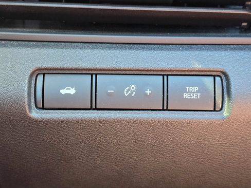 Used 2025 Nissan Altima 2.5 SV FWD image 23