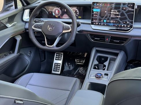 New 2026 Volkswagen Tiguan SE R-Line AWD/4WD image 17