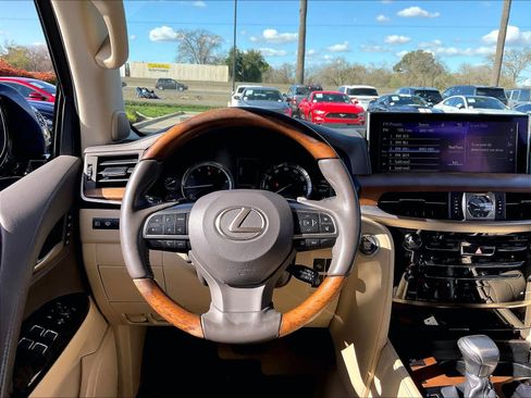 Used 2020 Lexus LX 570 4WD w/ Luxury Package image 7