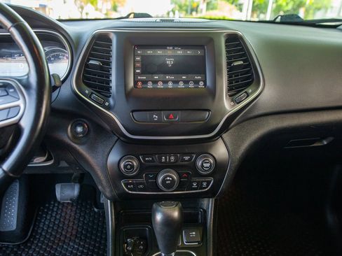 Used 2019 Jeep Cherokee Latitude Plus w/ Cold Weather Group image 14