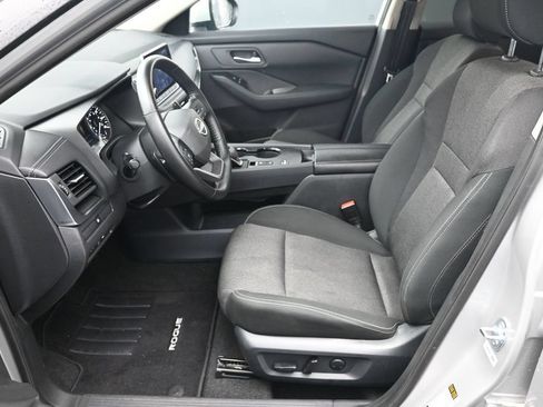 Used 2025 Nissan Rogue SV FWD image 18