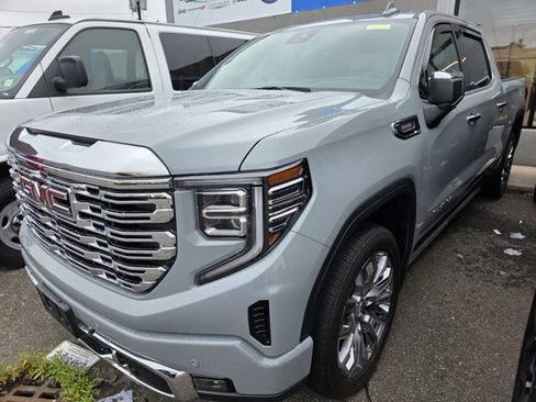 Used 2025 GMC Sierra 1500 Denali AWD/4WD image 2