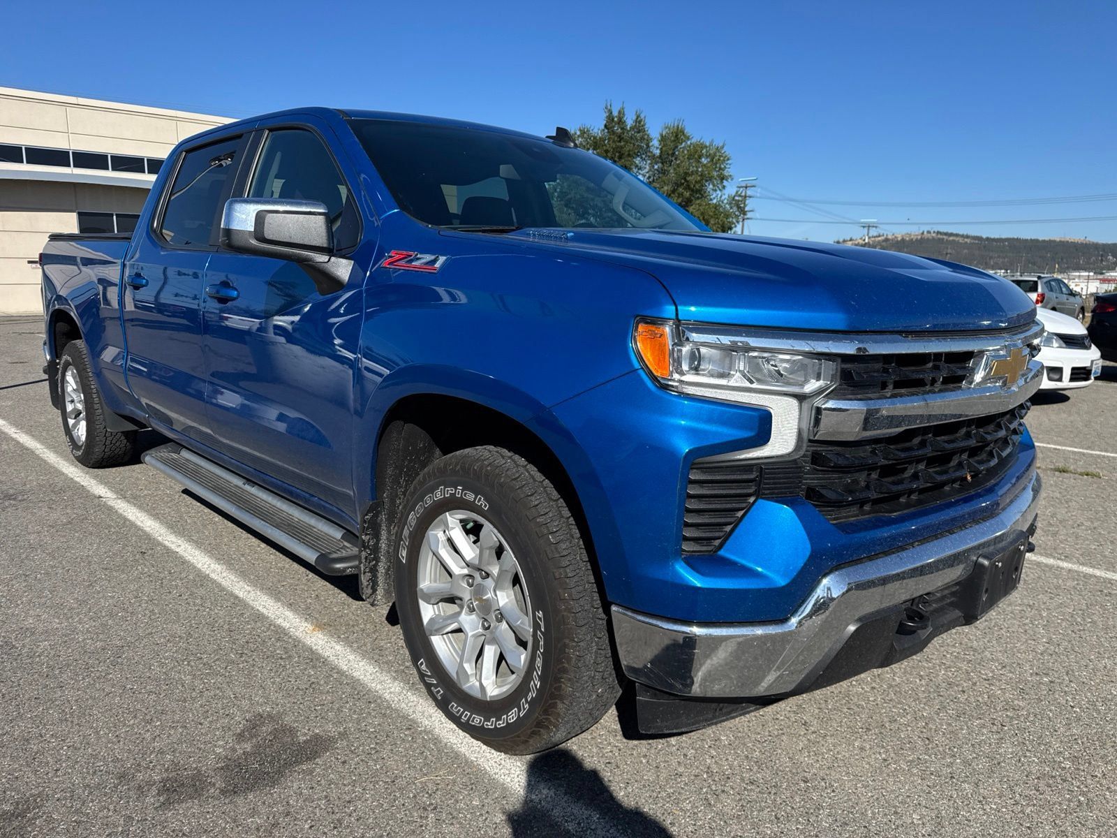 Used 2023 Chevrolet Silverado 1500 LT w/ Z71 Off-Road Package AWD/4WD image 3