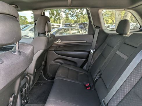 Used 2018 Jeep Grand Cherokee Laredo image 14