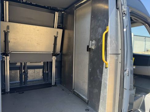 Used 2018 Mercedes-Benz Sprinter 2500 image 16