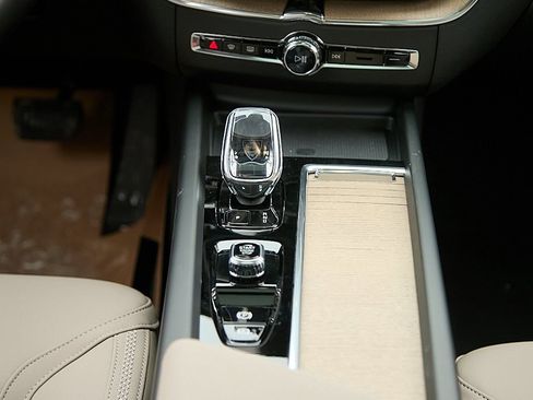 New 2026 Volvo XC60 B5 Plus w/ Protection Package Premier image 30