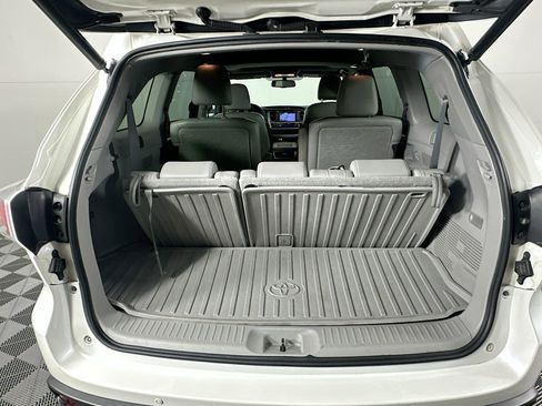Used 2015 Toyota Highlander Limited AWD/4WD image 30