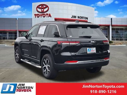 Used 2025 Jeep Grand Cherokee Limited w/ Luxury Tech Group II image 8