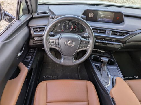 Used 2022 Lexus UX 200 w/ Accessory Package (Z1) FWD image 15