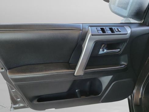 Used 2015 Toyota 4Runner Limited image 29