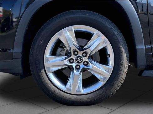 Used 2018 Toyota Highlander Limited FWD image 9