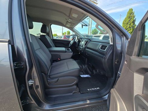 Used 2019 Nissan Titan S image 11