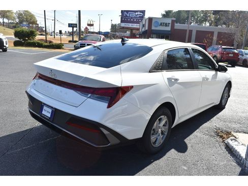 New 2026 Hyundai Elantra SE image 5