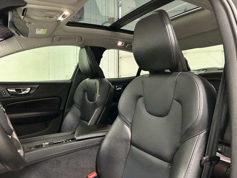 Used 2020 Volvo S60 T6 Momentum w/ Protection Package Premier image 24