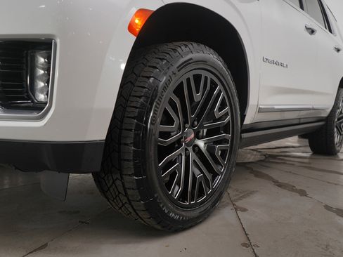 Used 2021 GMC Yukon Denali w/ Denali Ultimate Package image 28