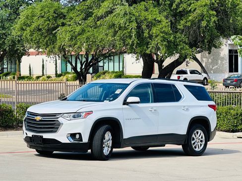 Used 2019 Chevrolet Traverse LT FWD image 4