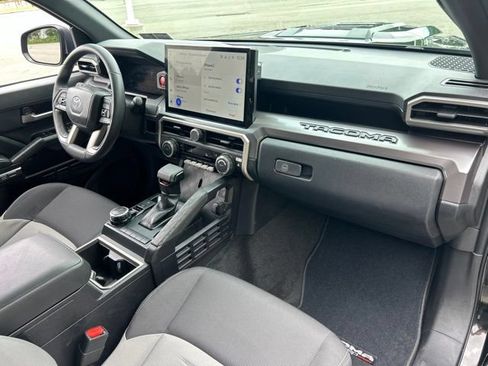 Used 2025 Toyota Tacoma TRD Sport AWD/4WD image 31