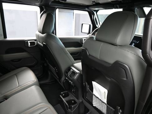 New 2026 Jeep Gladiator Mojave AWD/4WD image 38