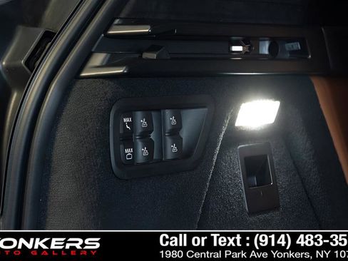 Used 2023 BMW X7 xDrive40i w/ M Sport Package AWD/4WD image 52