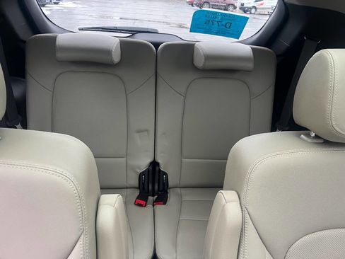 Used 2019 Hyundai Santa Fe XL image 16