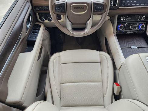 Used 2024 GMC Yukon Denali w/ Denali Reserve Package AWD/4WD image 12